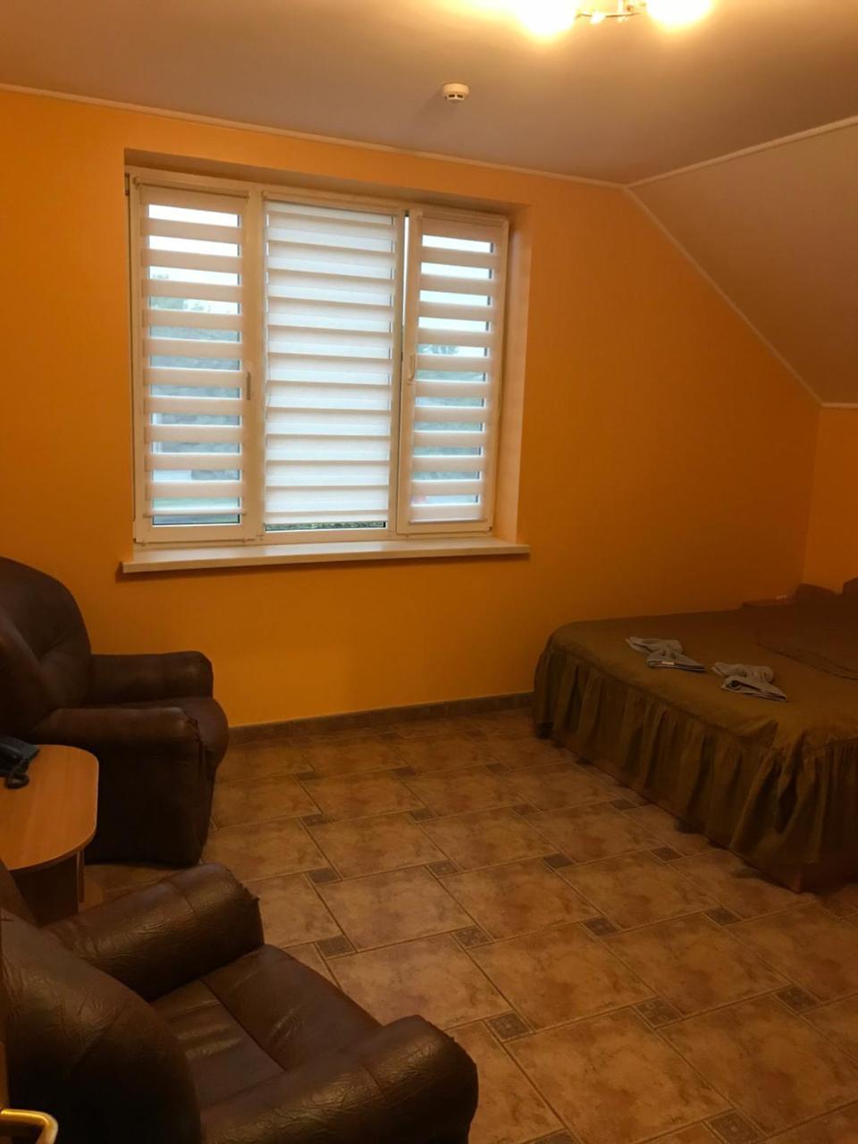 Hotel Rava-Ruska Esterno foto