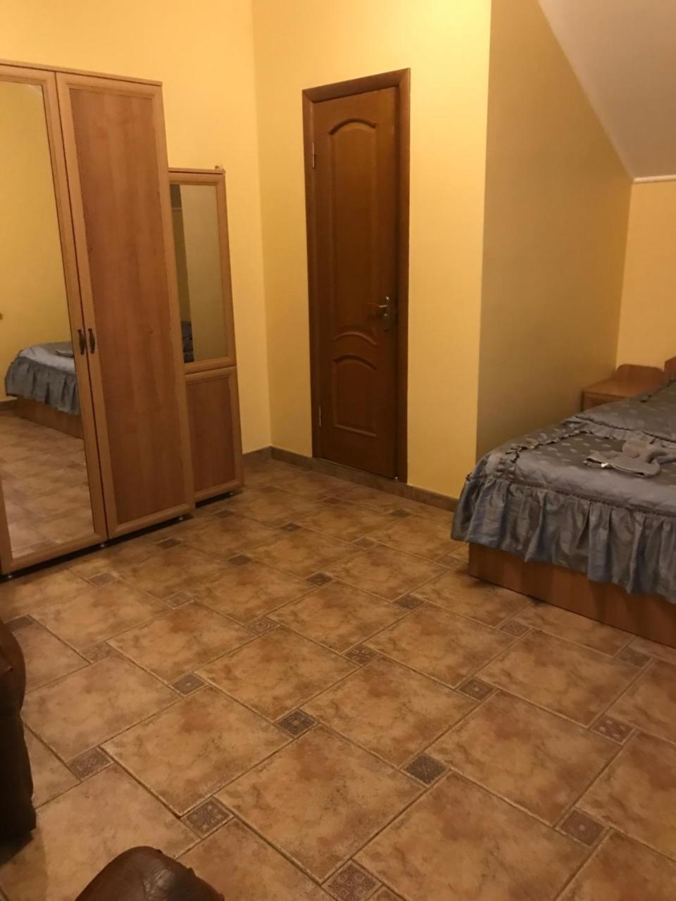 Hotel Rava-Ruska Esterno foto