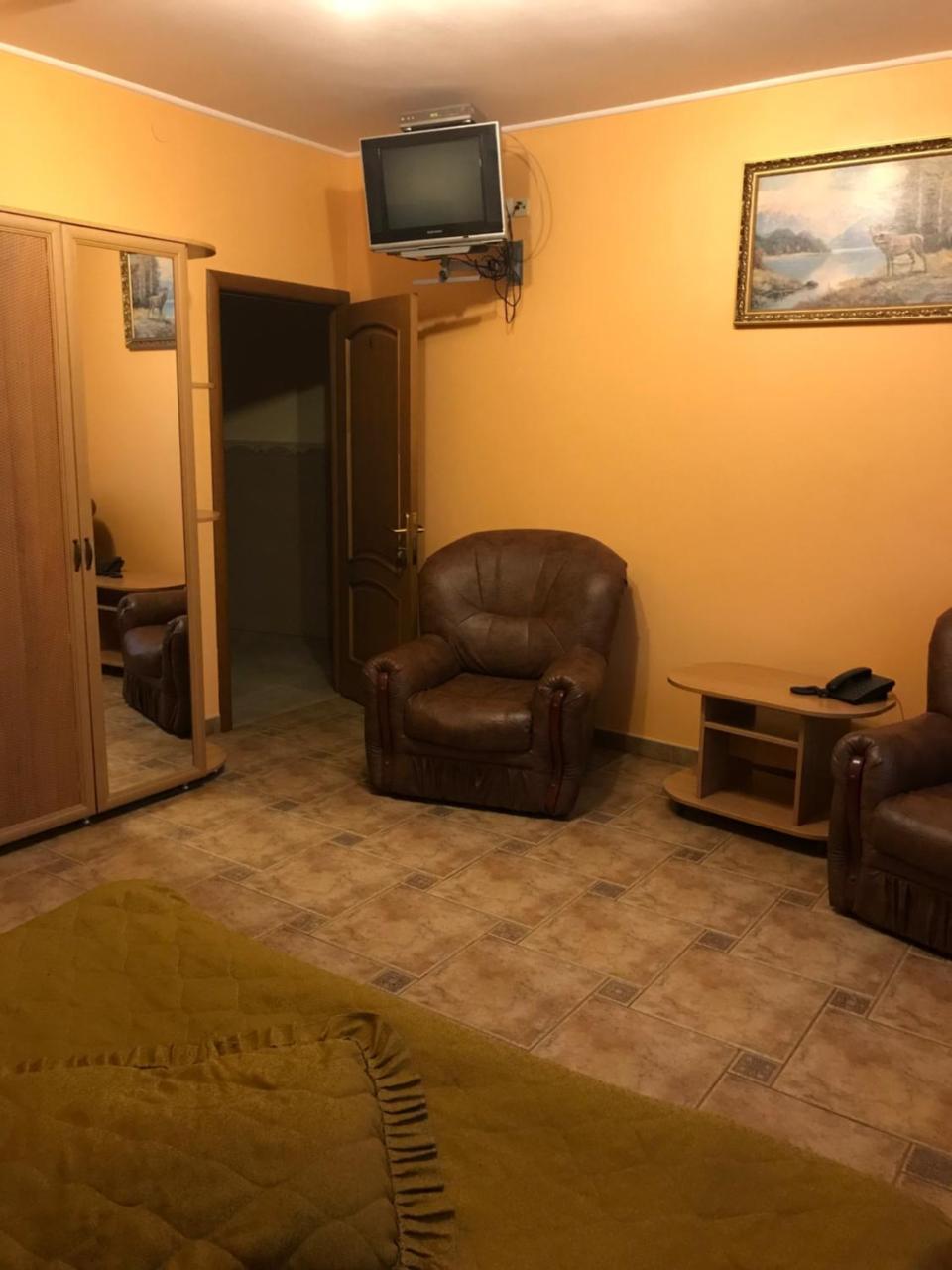 Hotel Rava-Ruska Esterno foto