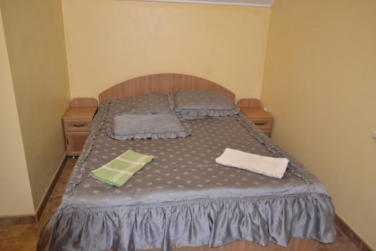 Hotel Rava-Ruska Esterno foto