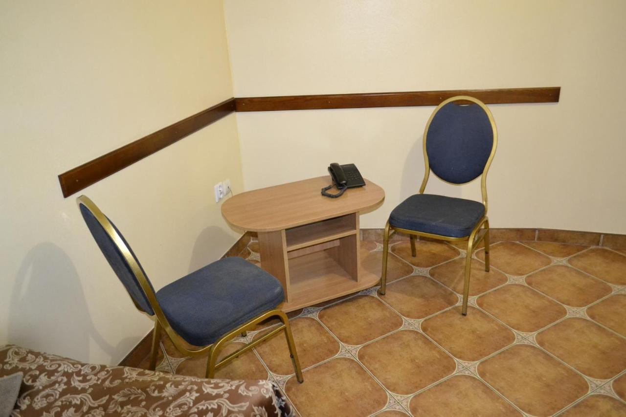 Hotel Rava-Ruska Esterno foto