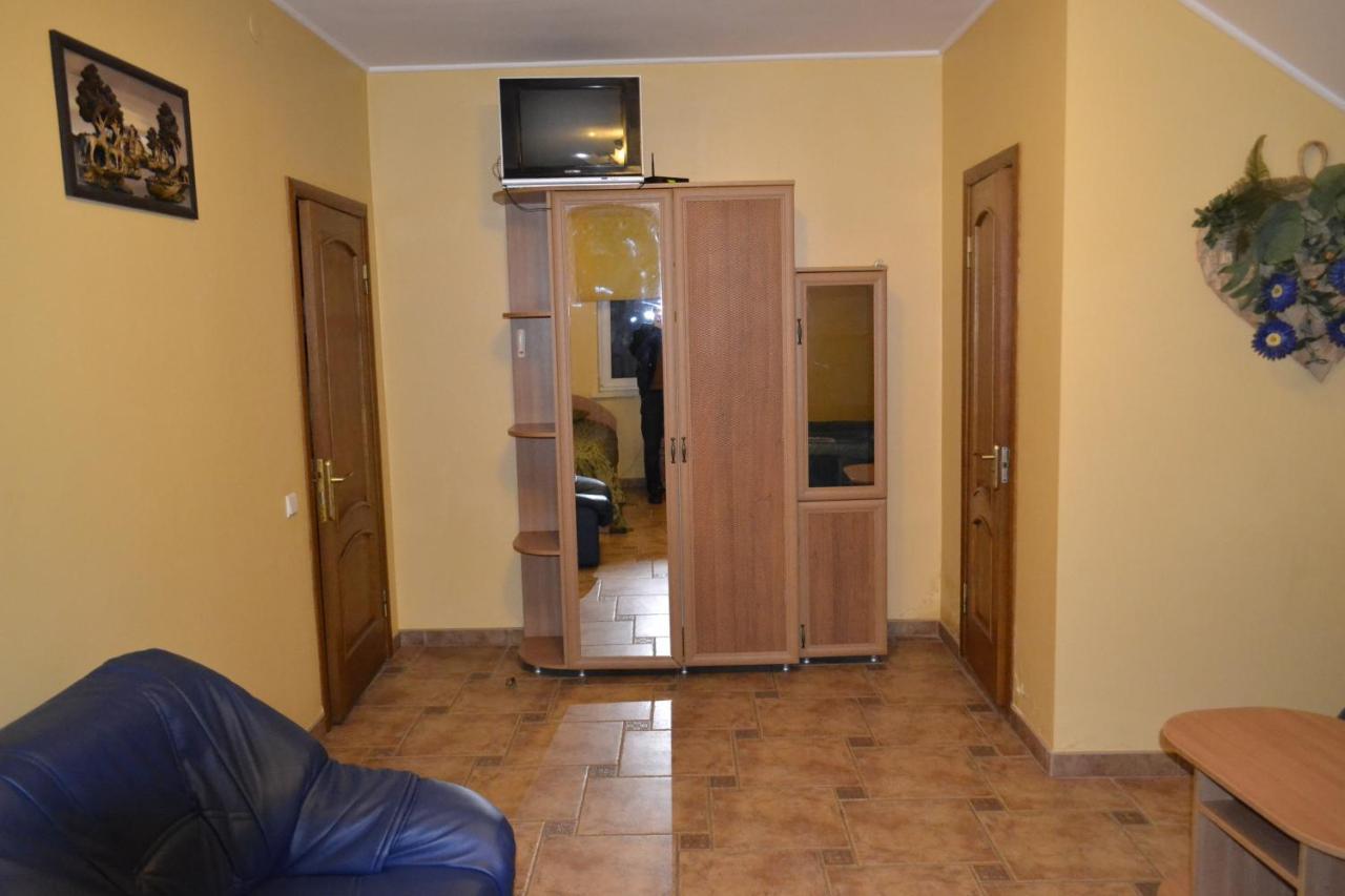 Hotel Rava-Ruska Esterno foto