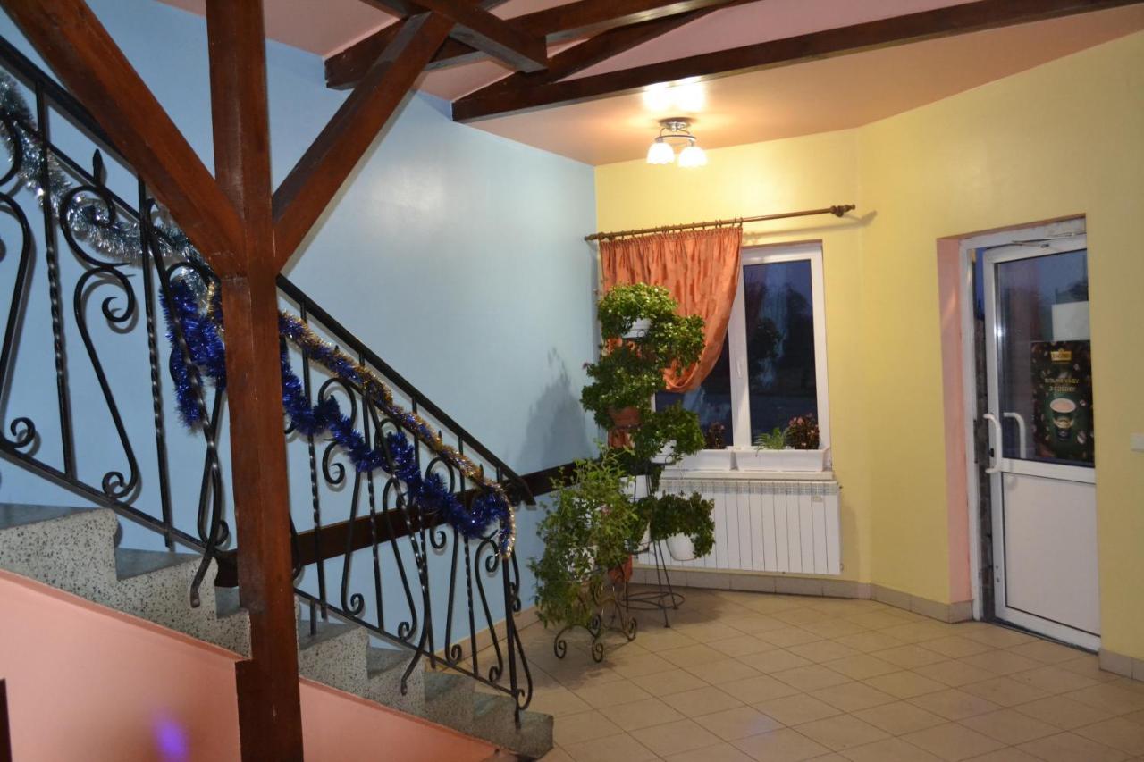 Hotel Rava-Ruska Esterno foto
